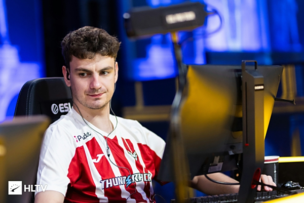 岁月是把杀猪刀，这些CSGO选手打游戏变化太大了吧！